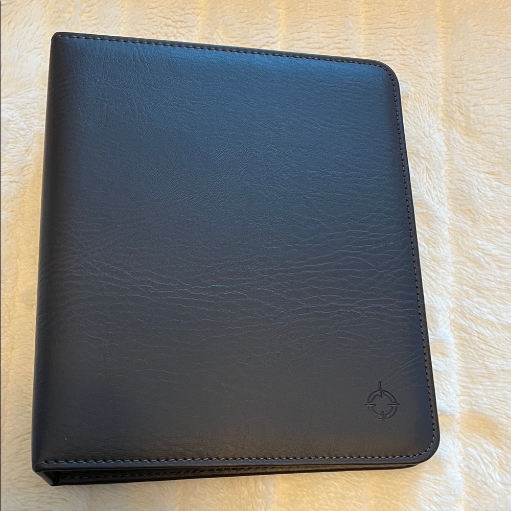 Sold Franklin Covey CL Basics Vinyl Open Burgundy 1.5”